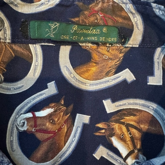 Vintage Women’s Horse and Horseshoe Button Up Shirt With Heart Buttons Large 059 - Picture 9 of 10